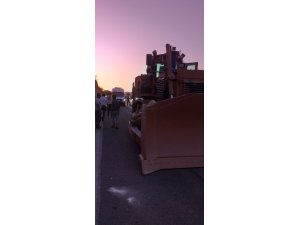 Askeri araç taşıyan tırda yangın