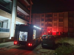 Sakarya’da 4 katlı binada yangın: 1 kişi dumandan etkilendi
