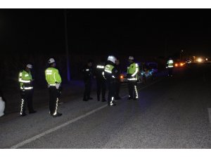 Trafik kazasına tespit tutanağı tutan sigortacıya otomobil çarptı