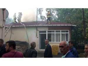 Sobadan çıkan yangın yüzünden evde bulunan hamile kadın zor anlar yaşadı