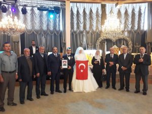 Şehit oğlunun mutlu günü