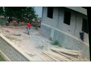 Güvenlik kamerasına yakalanan hırsızlık şüphelileri kovalamaca sonucu yakalandı