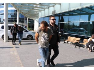 Durdurulan araçtaki uyuşturucu şüphelileri gözaltına alındı