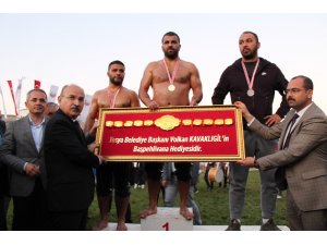 Tosya’da yağış güreşler nefesleri kesti