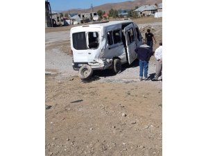 Minibüsler kafa kafaya çarpıştı: 6 yaralı