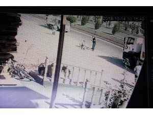 Dondurma almaya giderken kamyon çarptı