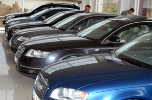 Sıfır araba isteyen bekleyecek