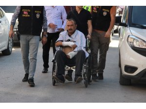 Eski eşini satırla yaralayan şahıs adliyede