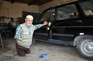 Hayata 'tek koluyla' tutunuyor