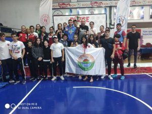 İlkadım kick boksta adını zirveye yazdırdı