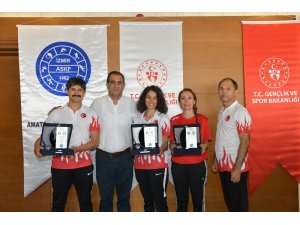 Çiğlili sporculara ’Yılın Enleri’ ödülü