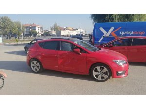 Otomobil ile motosikletin arasında kalan yaya ölümden döndü