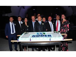 Kuşadası’nda otelciler düzenlenen gecede bir araya geldi