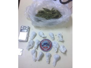 Edremit’te uyuşturucu kuryesi yakalandı