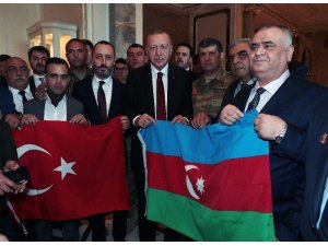 Cumhurbaşkanı Erdoğan, Gaziler Derneği üyeleri ile sohbet etti