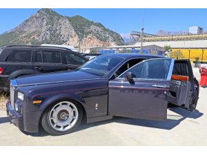 Gümrüğe takılan 4 milyonluk lüks araca 1.6 milyon TL’den de alıcı çıkmadı