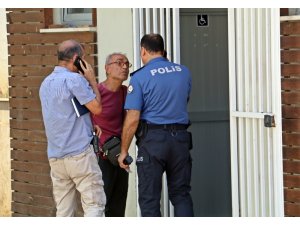 Yaşlı adama tuvalette kabusu yaşattı