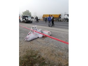 GÜNCELLEME - Bursa'da minibüs ile tır çarpıştı: 2 ölü, 1 yaralı