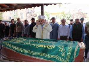 Otomobilin çarptığı genç kız son yolculuğuna uğurlandı