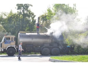 Zift yüklü tanker alev aldı