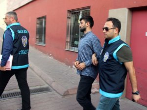 Cinayet şüphelisi adliyeye çıkarıldı