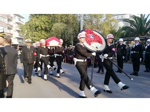 İspanya’da gemide ölen eski astsubay için tören düzenlendi