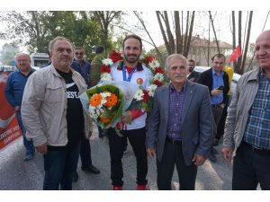 Dünya Şampiyonu’na memleketinde coşkulu karşılama