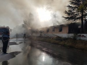 Lokantanın mutfak kısmında çıkan yangın korkuttu