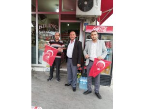 MHP Yunak bayrak dağıttı