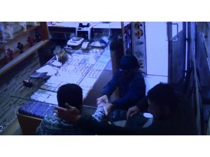 Sultangazi’de kuyumcuda yaşanan dehşet anları kamerada