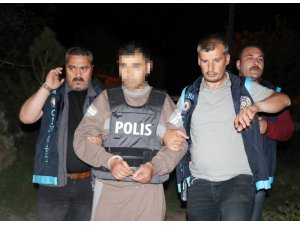 Arkadaşını 43 bıçak darbesiyle öldüren ve ’hırsız yaptı’ diyen sanık hakim karşısında