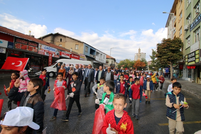 Seydişehir'de öğrenciler "Sıfır Atık" için yürüdü