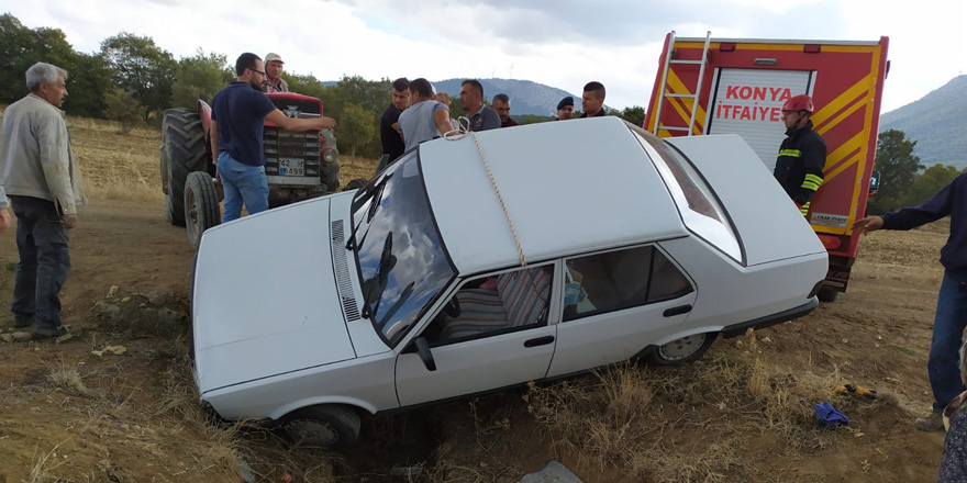 Beyşehir'de otomobil menfeze düştü: 2 yaralı