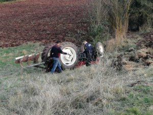 Bolu’da devrilen traktörün altında kalan sürücü hayatını kaybetti
