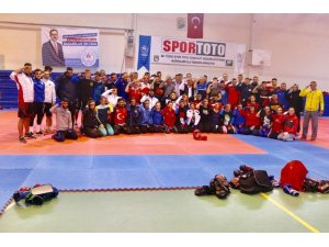 Kick Boks Milli Takımı, Demirkazık’ta hazırlanıyor