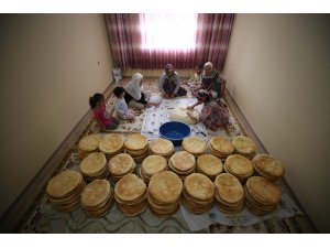 "Asker veremiyoruz" diye Mehmetçik'e ekmek yaptılar