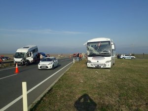 Kırklareli’de servis araçları çarpıştı: 17 yaralı