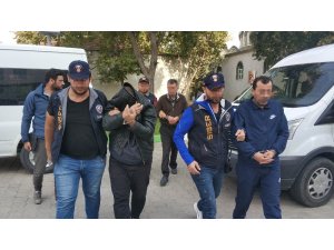 Siber polisini takibiyle kredi kartı kopyalama aparatlarıyla yakalandılar