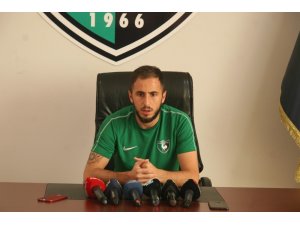 Zeki Yavru: "Bu bizim simgemiz, asker selamını bu kadar dert edinmelerine gerek yok”