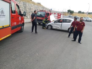 İki otomobil çarpıştı: 1 Yaralı