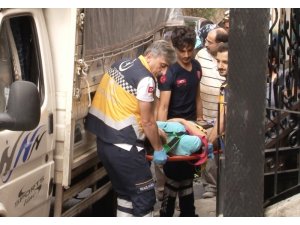 Beyoğlu’nda yasak parklar nedeniyle yolda yürümek zorunda kalan öğrenciye kamyonet çarptı