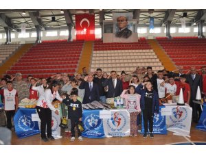 Kars’ta amatör sporculara malzeme desteği