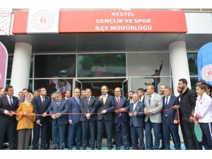 Bursa’nın ilk Olimpik Buz Pateni-Hokeyi Salonu açıldı