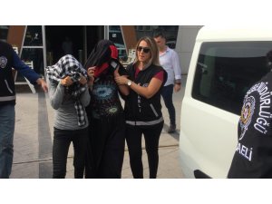 GÜNCELLEME - Hırsızlık yaparken ev sahibine yakalandılar