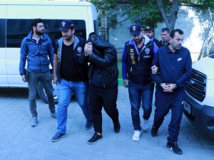 GÜNCELLEME - Cezaevi firarisi ile hükümlü arkadaşı çatı katında yakalandı