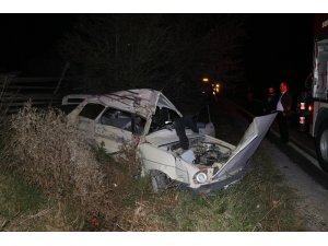 Bolu’da kamyonla çarpışan otomobildeki 3 kişi hayatını kaybetti