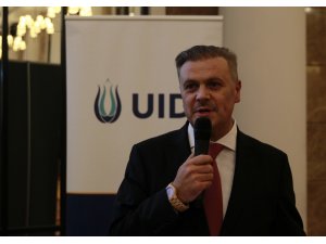 Almanya'da "Çok kültürlülüğün önemi: Ülkeler için zenginlik ve demokrasi sınavı" paneli