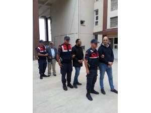 İzmir’in Aliağa ilçesinde yaşlı kadını gasp ettiler