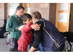 Kaçak Afgan uyruklu şahıslar Doğu Ekspresine binerken polise yakalandı