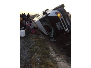 Patates işçilerini taşıyan araç kaza yaptı: 13 yaralı